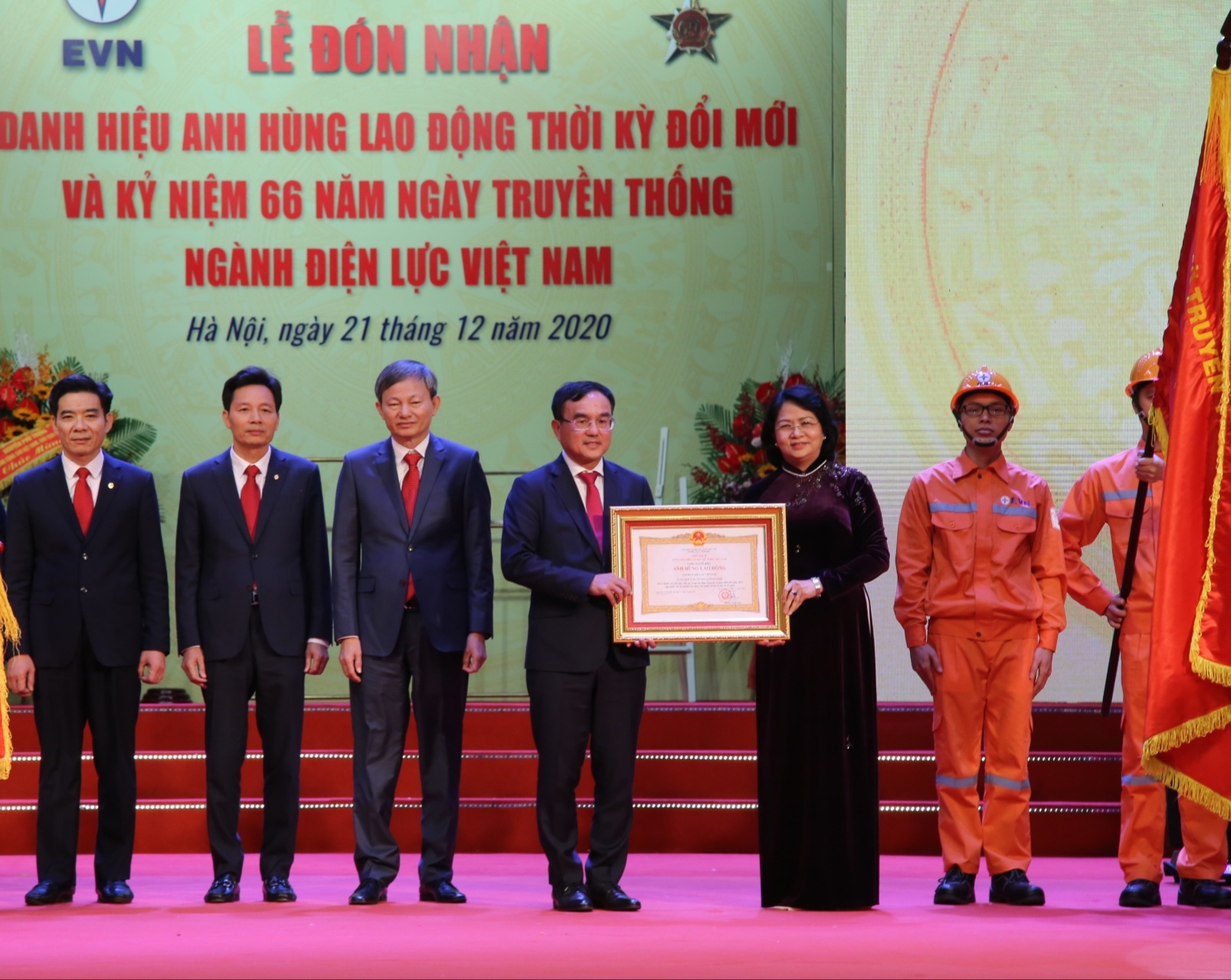 Tập đoàn Điện lực Việt Nam nhận danh hiệu Anh hùng Lao động thời kỳ đổi