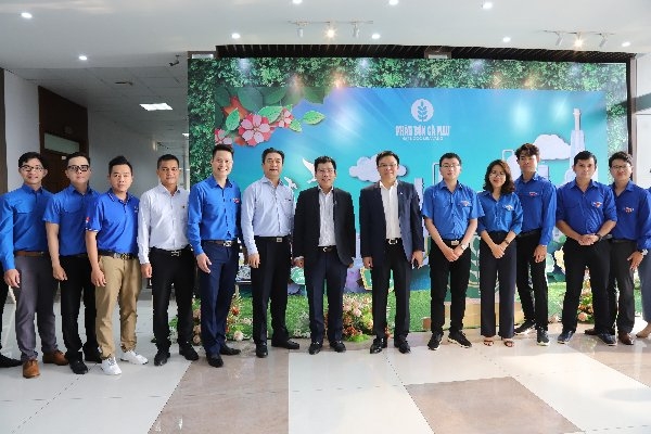Đối thoại trực tuyến giữa Tổng Giám đốc Petrovietnam với đoàn viên, thanh niên Dầu khí trên cả nước Đối thoại trực tuyến giữa Tổng Giám đốc Petrovietnam với đoàn viên, thanh niên Dầu khí trên cả nước