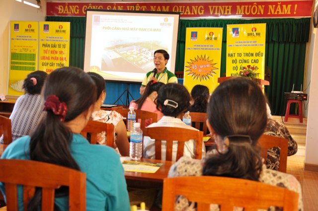 Đạm Cà Mau bàn giao nhà mái ấm tình thương cho phụ nữ nghèo tại Tiền Giang và Long An