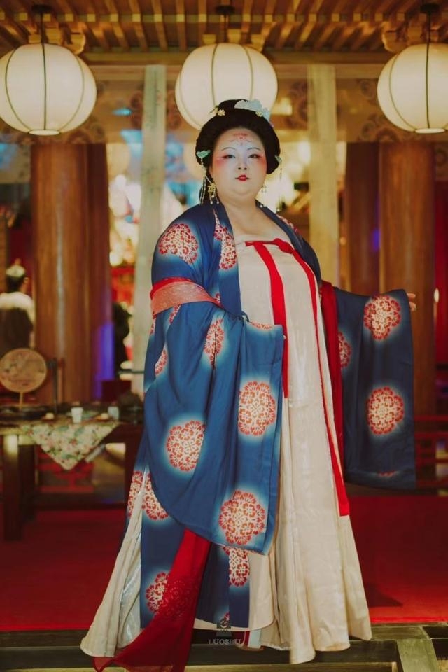 Cô gái nặng 100 cân ở Tây An mặc đồ Hán phục hóa trang thành “Dương Quý Phi”