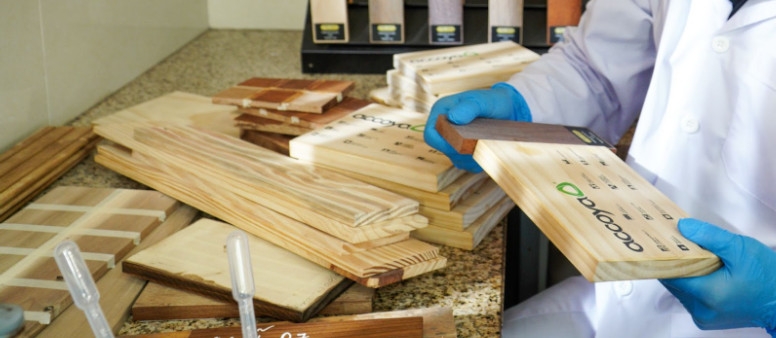 Một công đoạn tạo ra sản phẩm gỗ siêu bền Accoya được Acetyl hóa có độ cứng tăng lên gấp nhiều lần phù hợp với các công trình cần tạo hình phức tạp cho gỗ