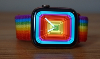 apple watch su dung man hinh microled tu nam 2020