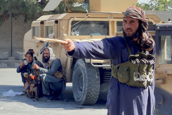Taliban phong tỏa sân bay Kabul sau vụ khủng bố thảm khốc