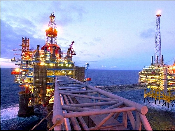 Shell tạm dừng khai thác dầu ở Vịnh Mexico sau sự cố rò rỉ đường ống