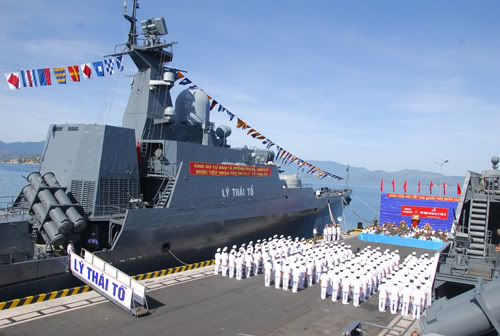 Lễ bàn giao tàu hộ vệ tên lửa Lý Thái Tổ tại căn cứ Cam Ranh