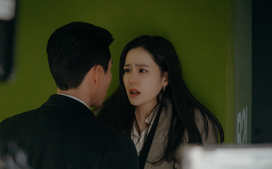 "Hạ cánh nơi anh": Bộ ảnh đẹp lung linh của Son Ye Jin