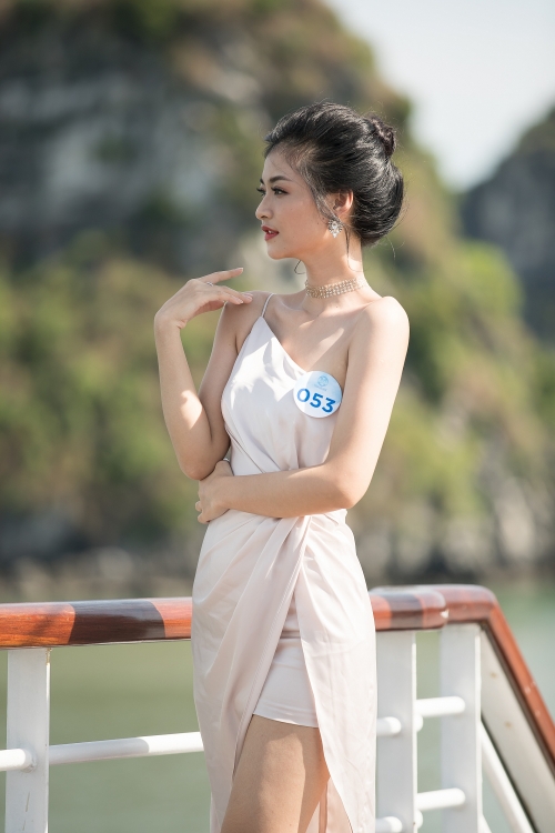 Người đẹp Miss World Việt Nam trổ tài catwalk trên du thuyền 5 sao nguoi dep miss world viet nam tro tai catwalk tren du thuyen 5 sao