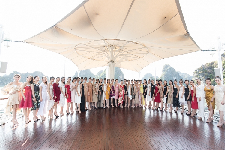 Người đẹp Miss World Việt Nam trổ tài catwalk trên du thuyền 5 sao nguoi dep miss world viet nam tro tai catwalk tren du thuyen 5 sao