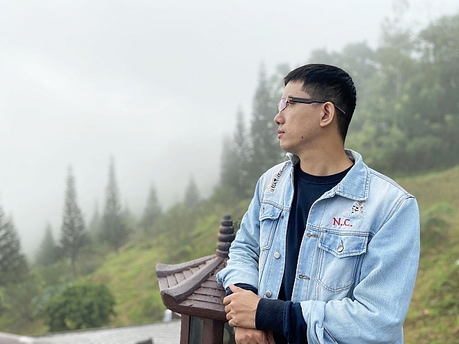 “Mây vẫn bay trên bầu trời thành phố” - Năng lượng tích cực cho những ngày giãn cách “Mây vẫn bay trên bầu trời thành phố” - Năng lượng tích cực cho những ngày giãn cách