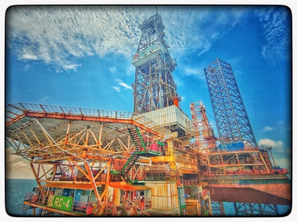 Giá dầu dao động biên độ nhỏ, ảnh hưởng triển vọng mờ mịt của nguồn cung từ OPEC+ - Vimarsana News