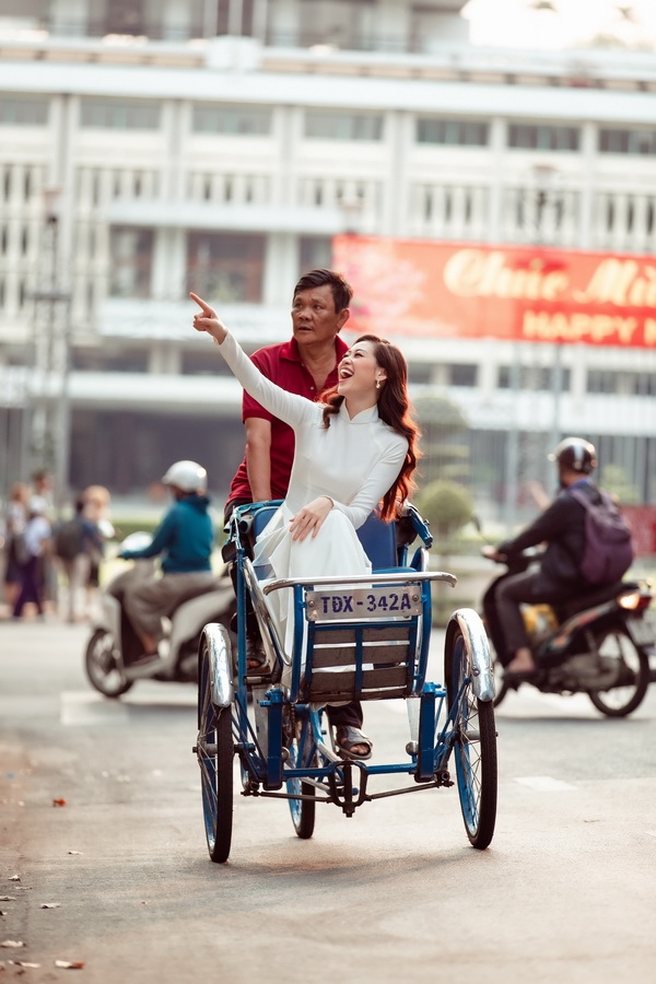 Hoa hậu Khánh Vân diện áo dài xuống phố đón xuân hoa hau khanh van dien ao dai xuong pho don xuan