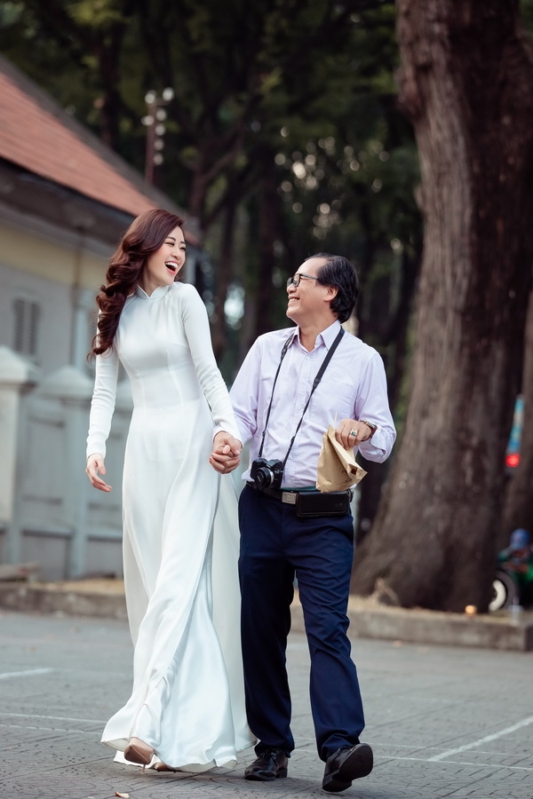 Hoa hậu Khánh Vân diện áo dài xuống phố đón xuân hoa hau khanh van dien ao dai xuong pho don xuan