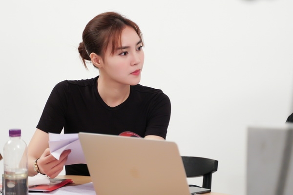 Diễn viên Phương Anh Đào thẳng tay tát bạn diễn Lan Ngọc dien vien phuong anh dao thang tay bat tai ban dien lan ngoc