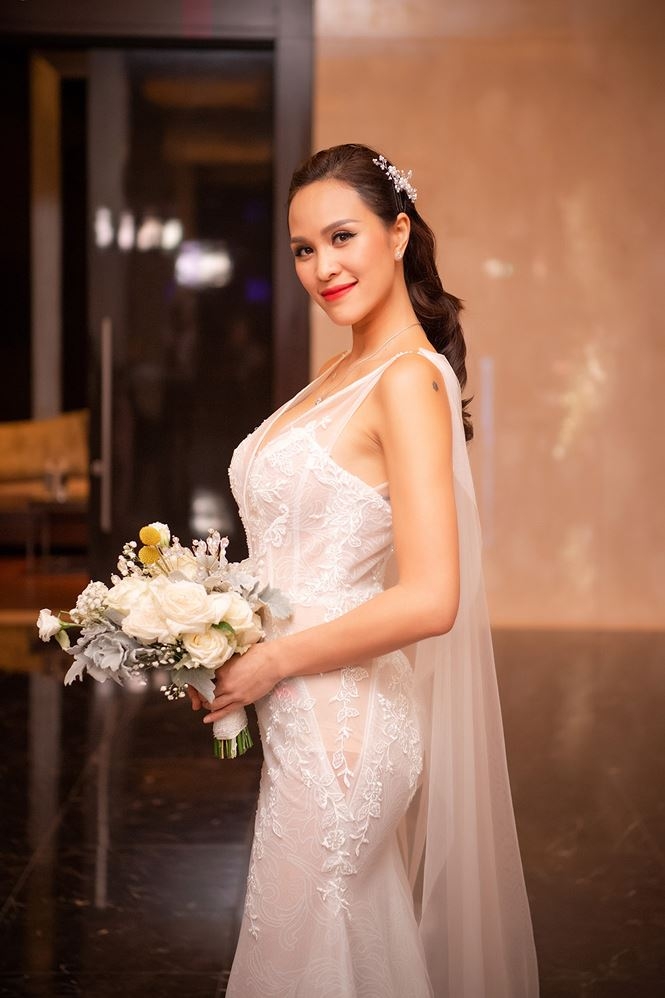 Siêu mẫu Phương Mai và chồng Tây bật khóc trong lễ cưới sieu mau phuong mai va chong tay bat khoc trong le cuoi