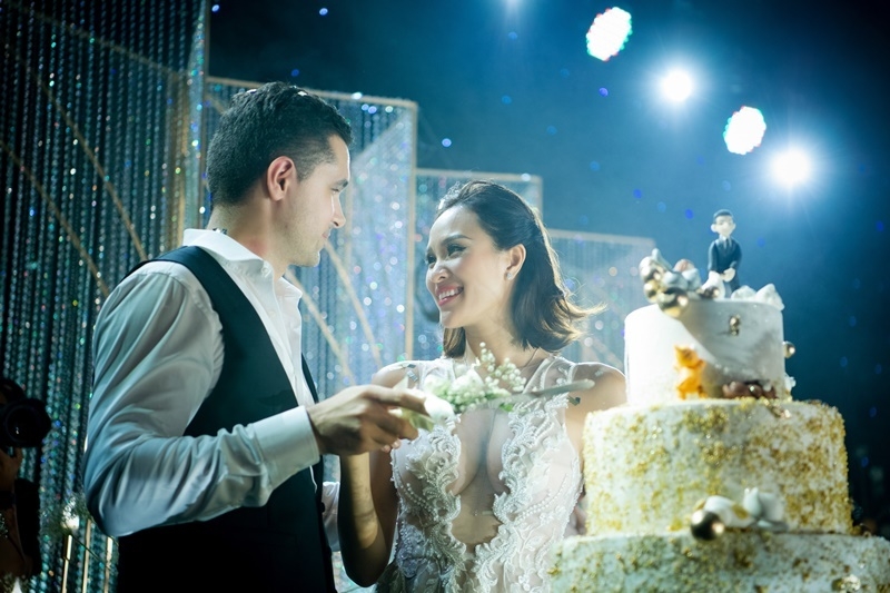 Siêu mẫu Phương Mai và chồng Tây bật khóc trong lễ cưới sieu mau phuong mai va chong tay bat khoc trong le cuoi