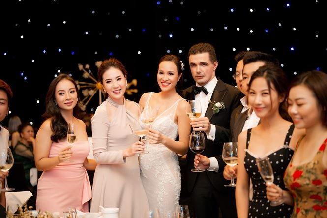 Siêu mẫu Phương Mai và chồng Tây bật khóc trong lễ cưới sieu mau phuong mai va chong tay bat khoc trong le cuoi