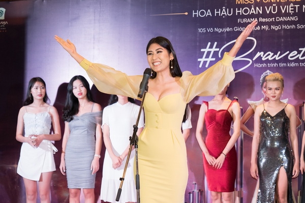 Hoa hậu H'Hen Niê xuất hiện nổi bật với mái tóc bạch kim hoa hau hhen nie xuat hien noi bat voi mai toc bach kim