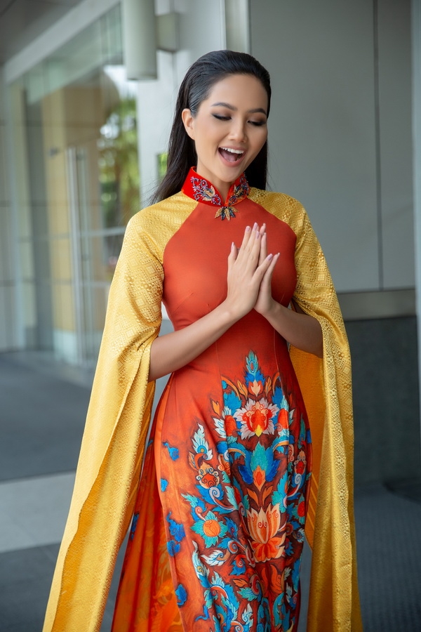 Hoa hậu H'Hen Niê diện áo dài xuất hiện rạng rỡ tại Thái Lan hoa hau hhen nie dien ao dai xuat hien rang ro tai thai lan