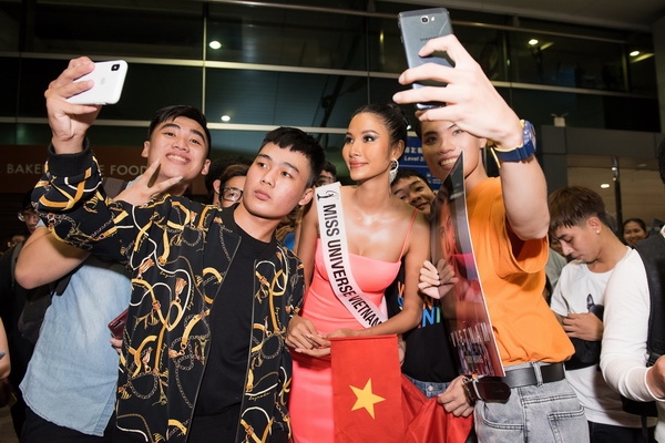 1656 Hoang Thuy 9 resize Hoàng Thùy chính thức lên đường tham dự Miss Universe 2019